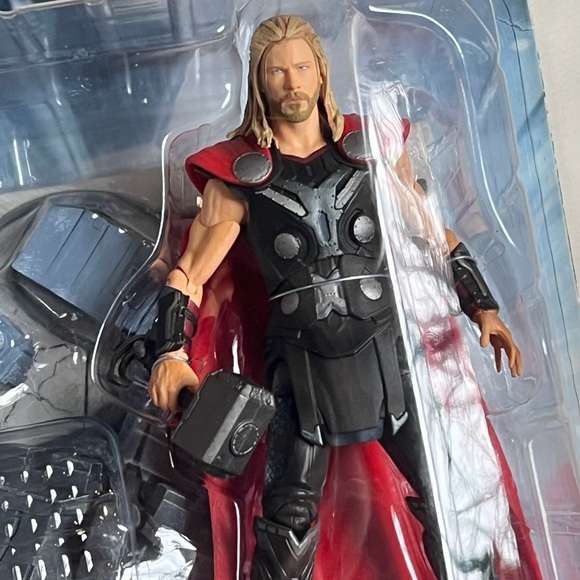 Thor action figure - Picture 2 of 3